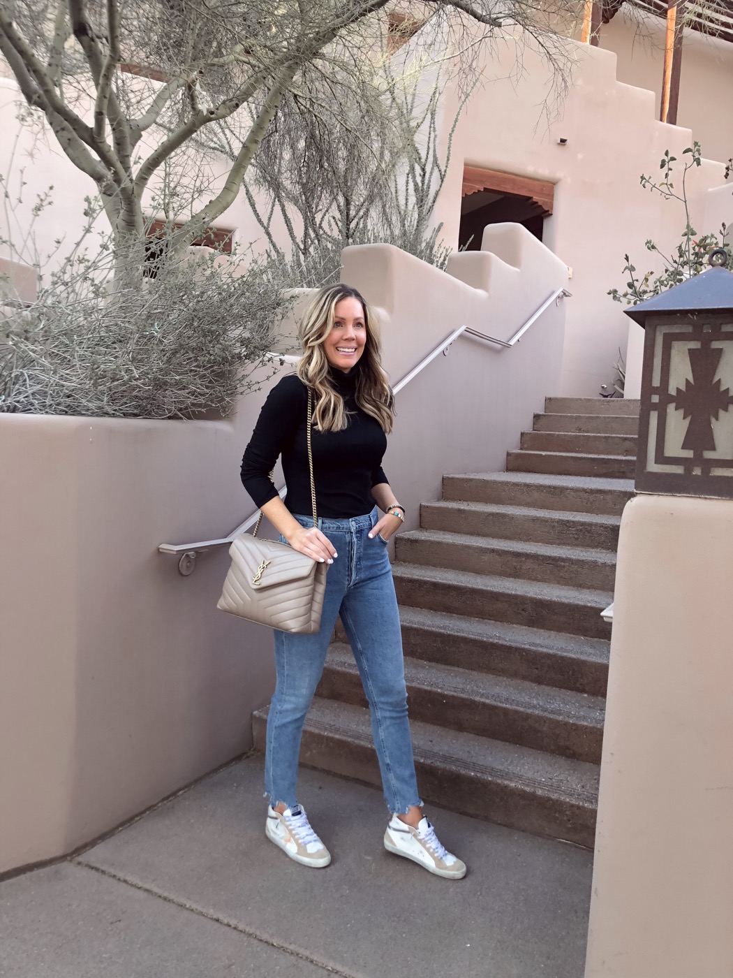 SPRING OUTFIT: CLASSIC DENIM AND SNEAKERS