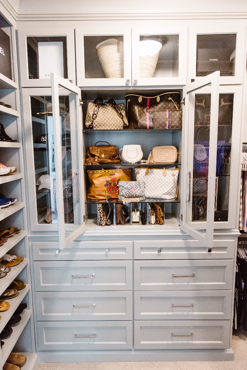 Closet purse subtlest display